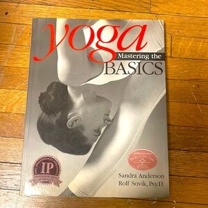 2000 Yoga Mastering the Basics book
